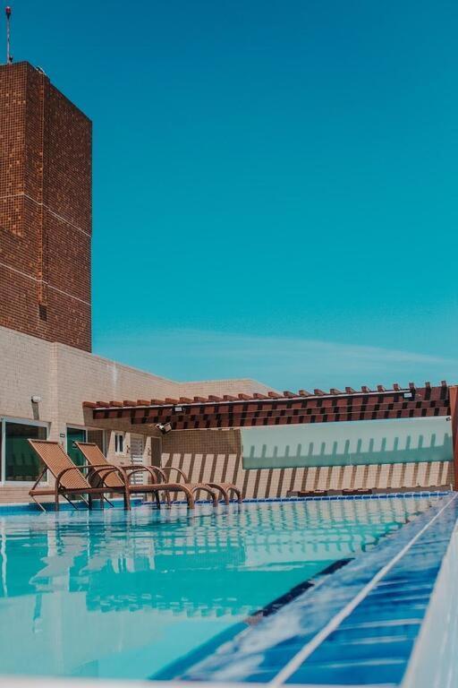Confortavel Flat Com Piscina De Borda Infinita Na Cobertura Cabedelo Ngoại thất bức ảnh